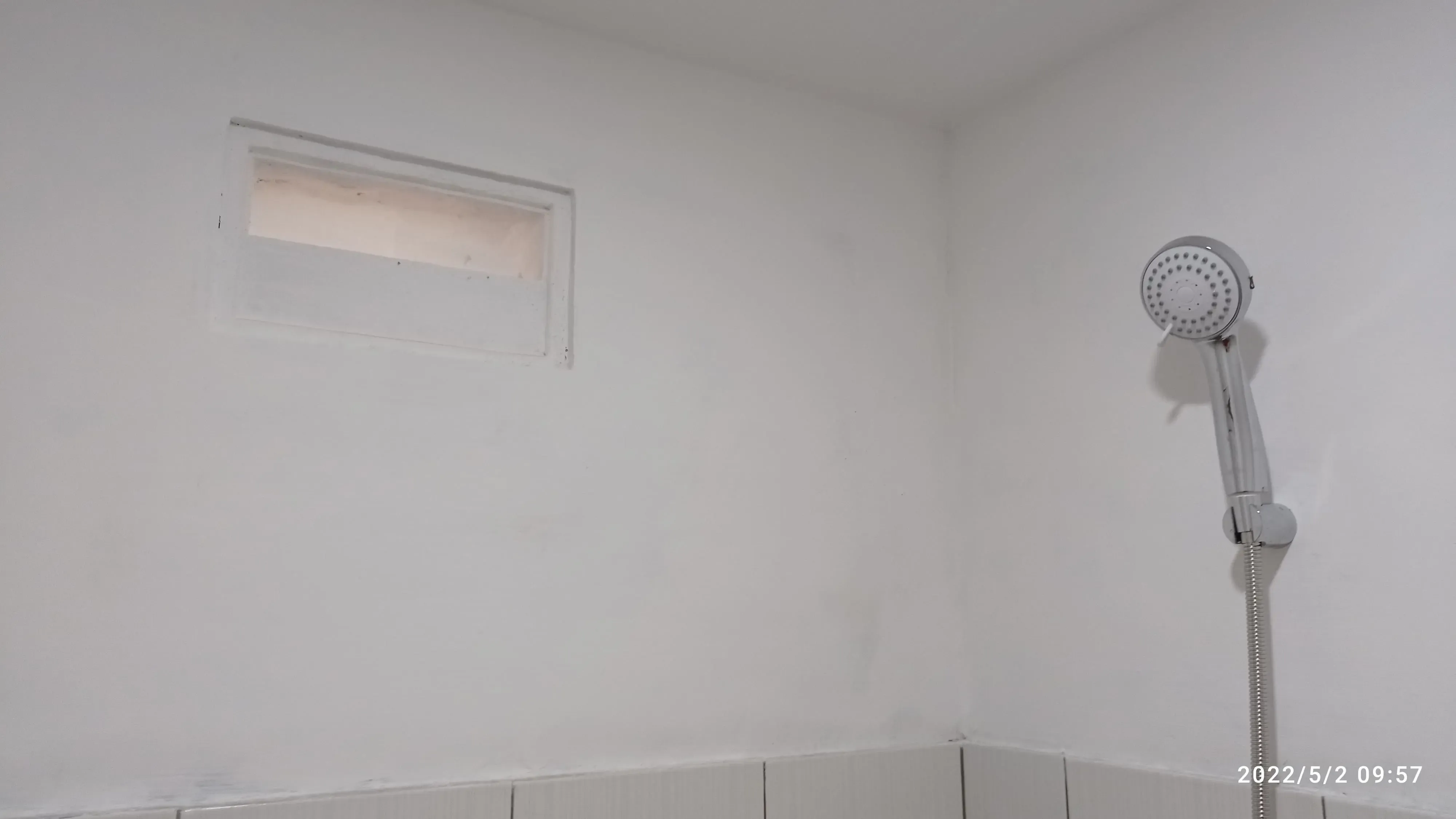 Foto Kamar L (Deluxe Room)  Kost Surabaya